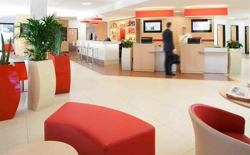Ibis Avallon Magny  Εξωτερικό φωτογραφία